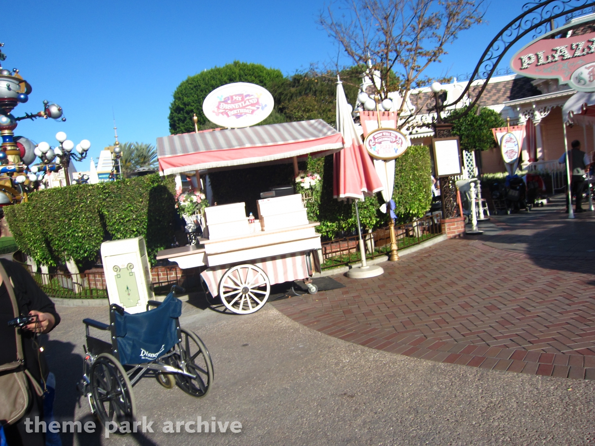 Plaza Inn at Disneyland | Theme Park Archive