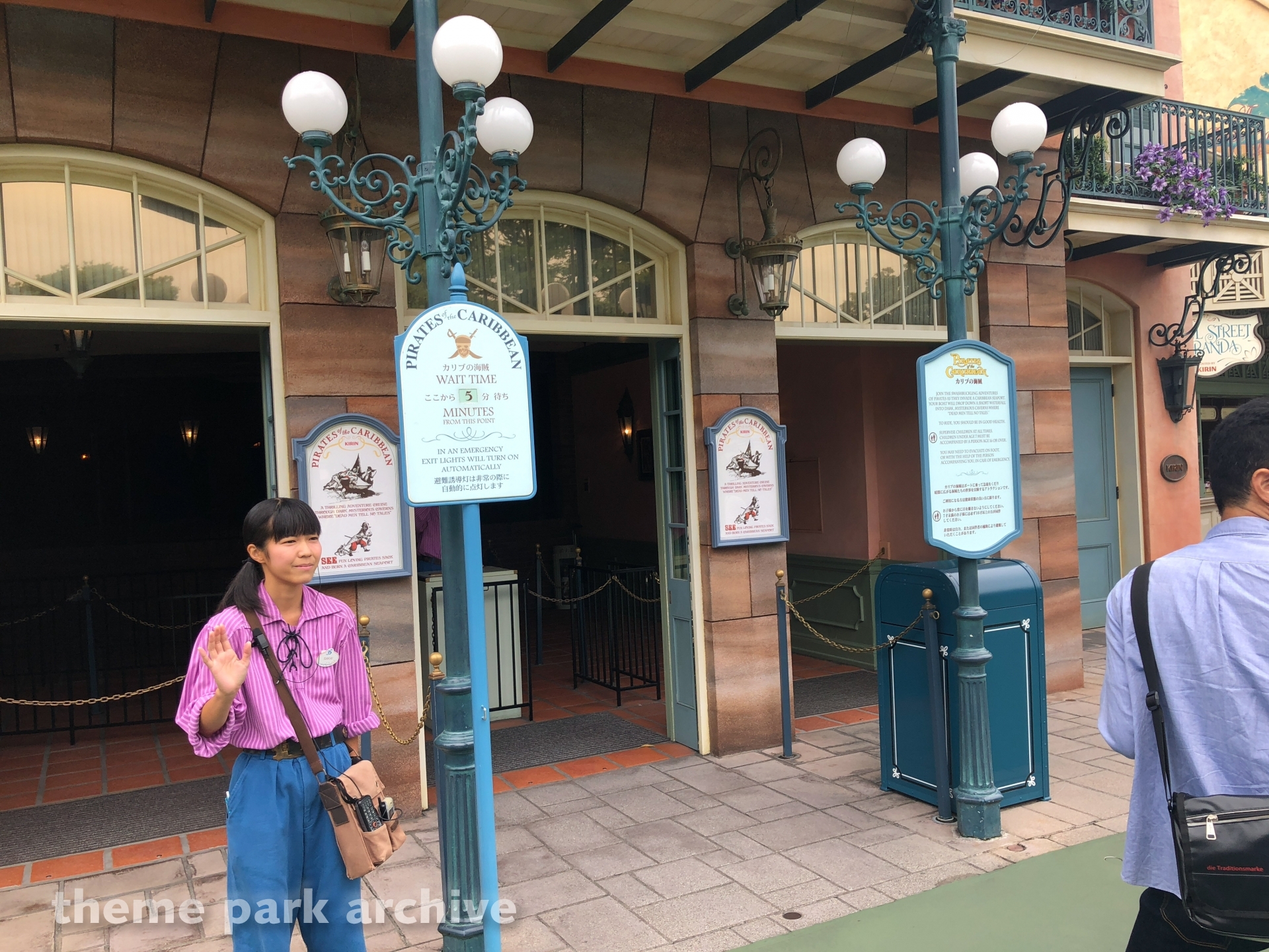 Pirates of the Caribbean at Tokyo Disneyland | Theme Park Archive