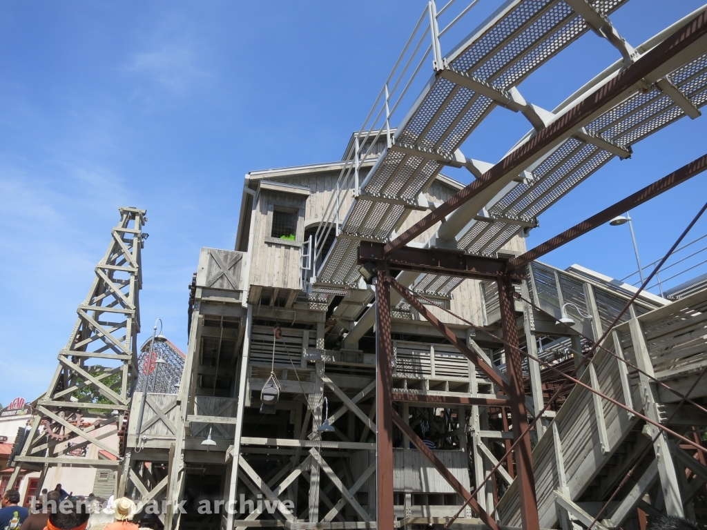 Road Runner Express at Six Flags Fiesta Texas