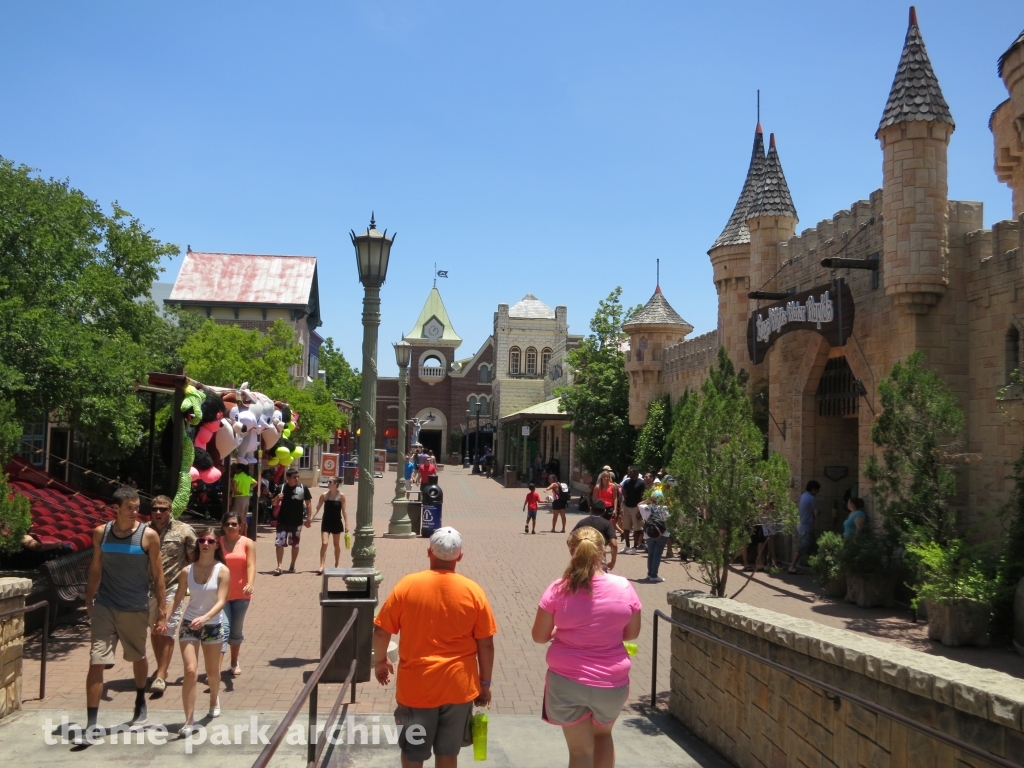 Bugs White Water Rapids at Six Flags Fiesta Texas