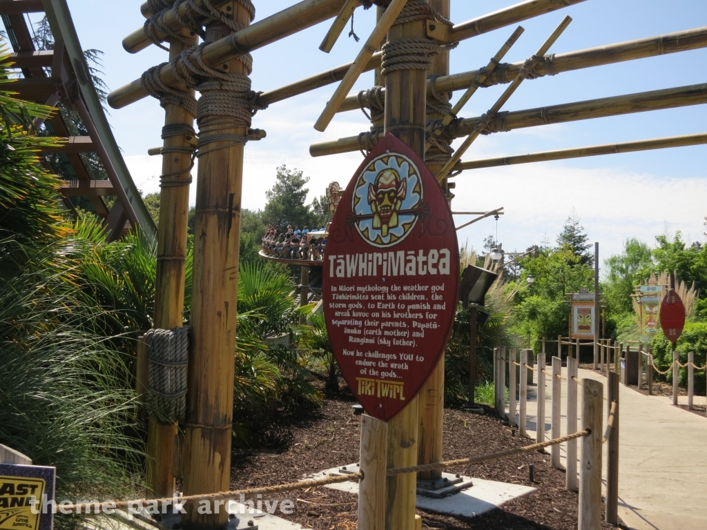 Tiki Twirl at California's Great America