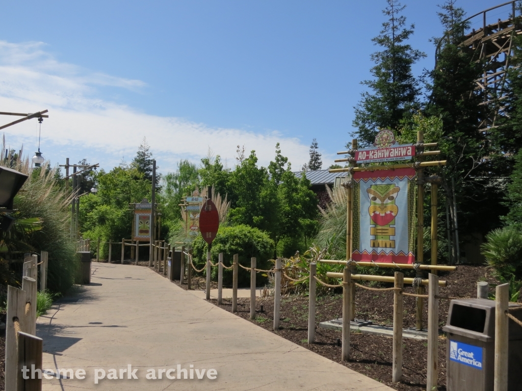 Tiki Twirl at California's Great America