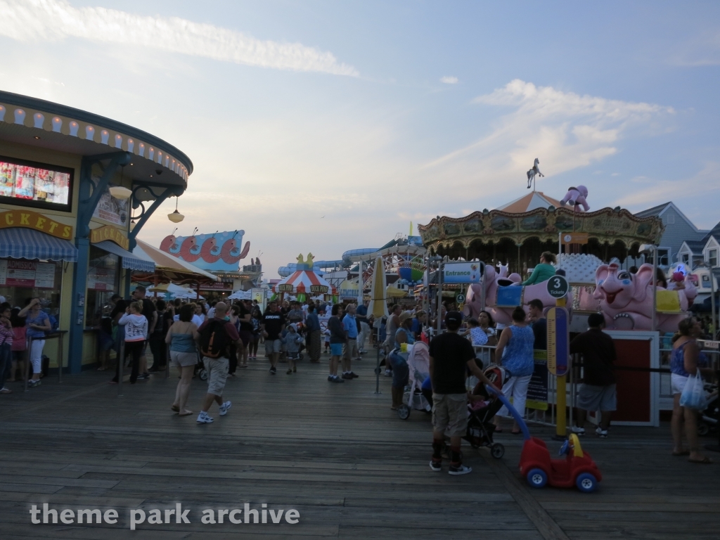 Mariner's Landing Pier at Morey's Piers