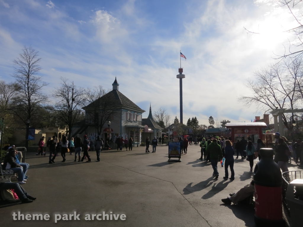 Orleans Place at Six Flags Great America