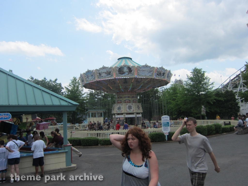 Wave Swinger at Lake Compounce