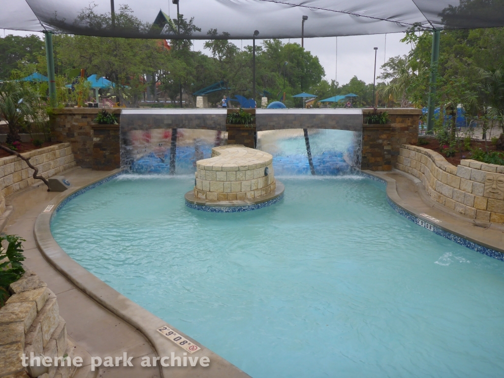 Roa's Aviary at SeaWorld San Antonio