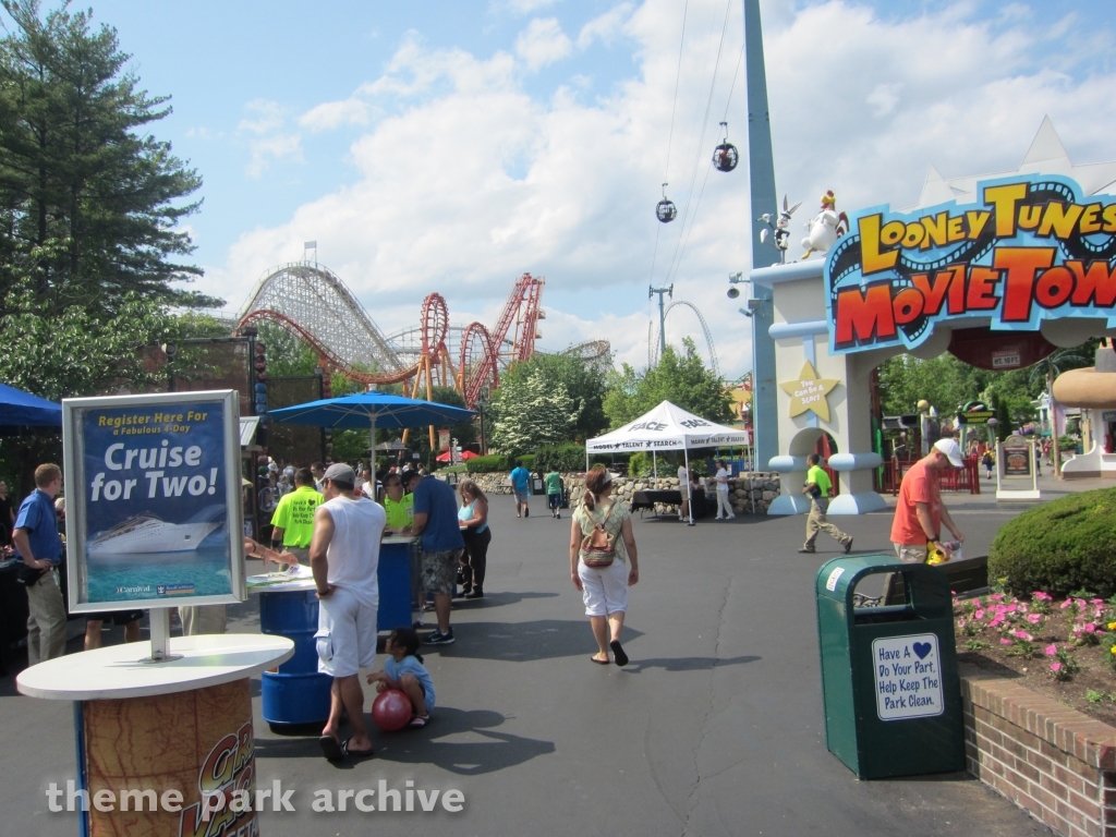 Looney Tunes Movie Town at Six Flags New England