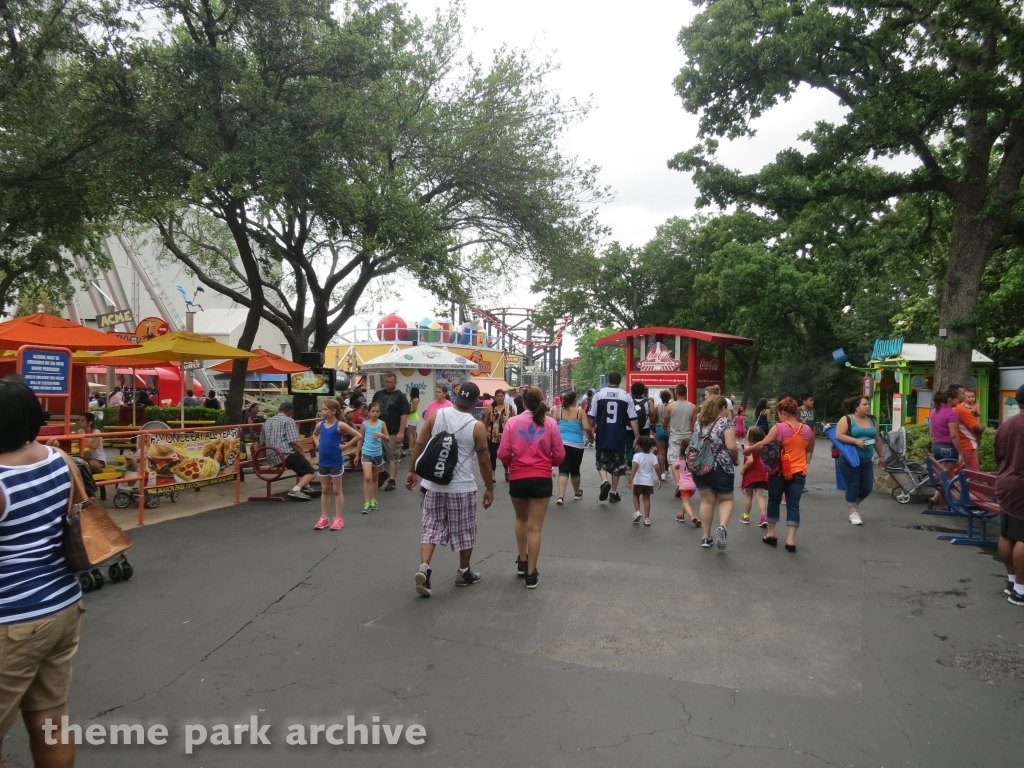Looney Tunes BoomTown at Six Flags Over Texas