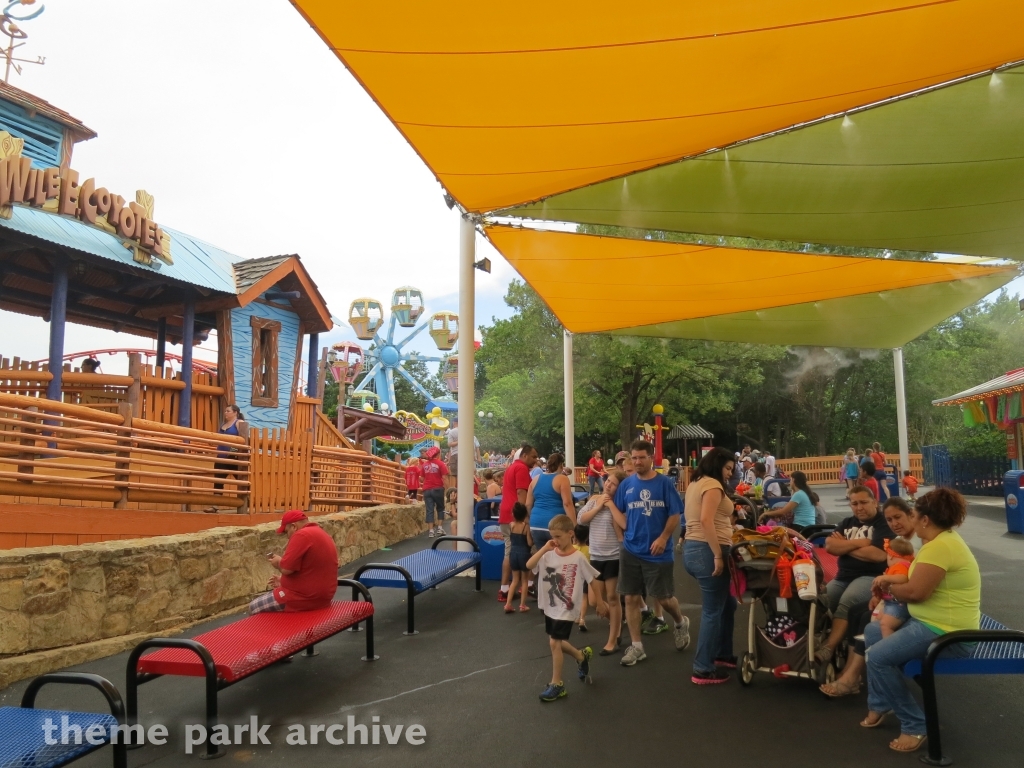 Looney Tunes BoomTown at Six Flags Over Texas