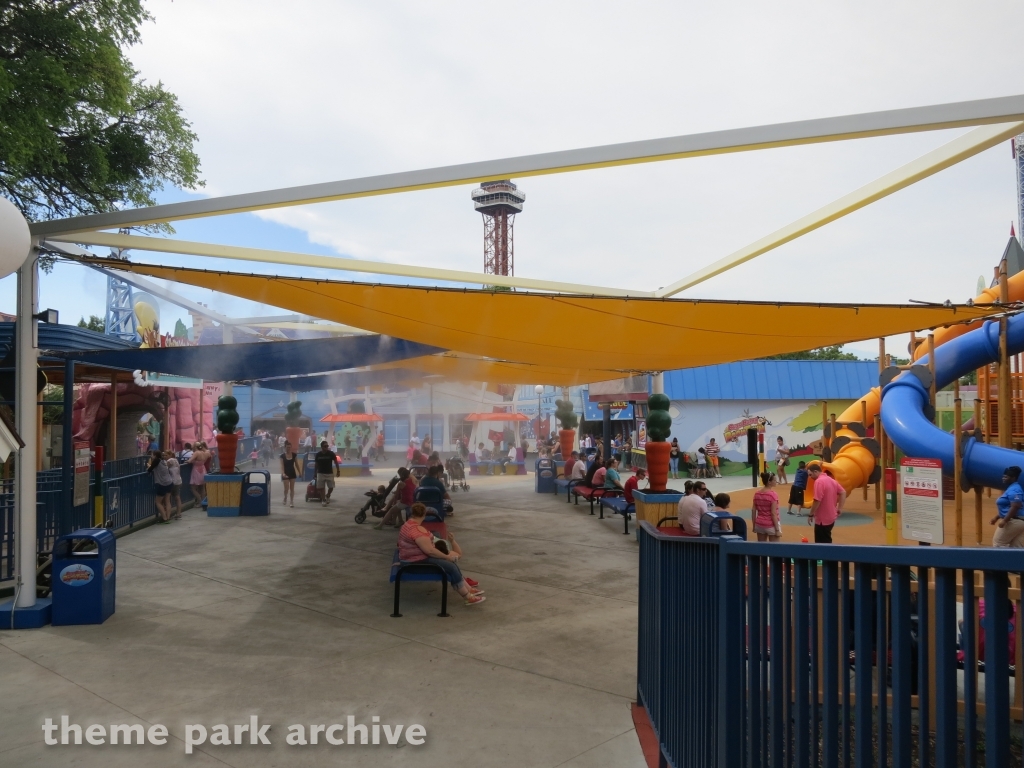 Looney Tunes BoomTown at Six Flags Over Texas