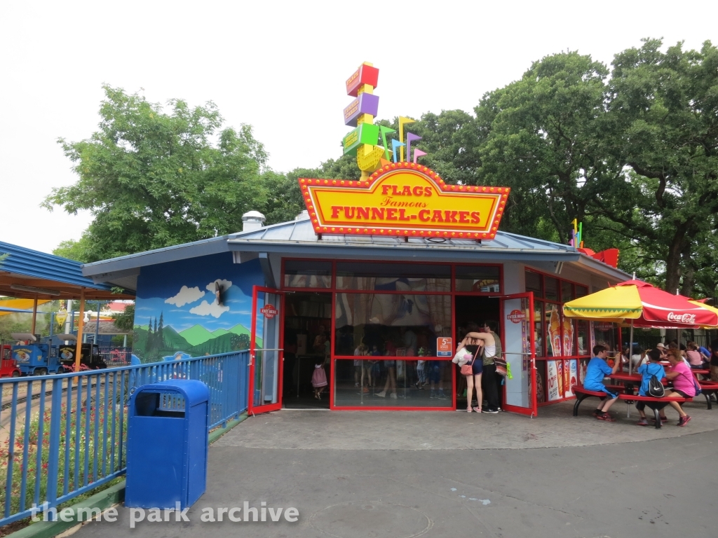 Star Mall at Six Flags Over Texas