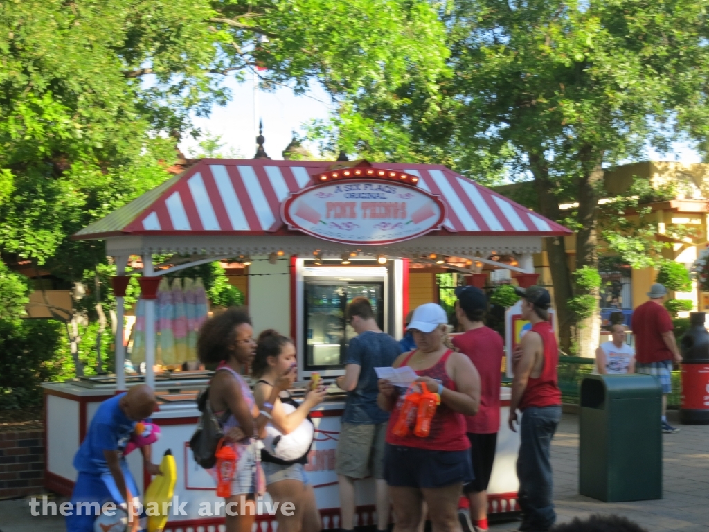 Star Mall at Six Flags Over Texas