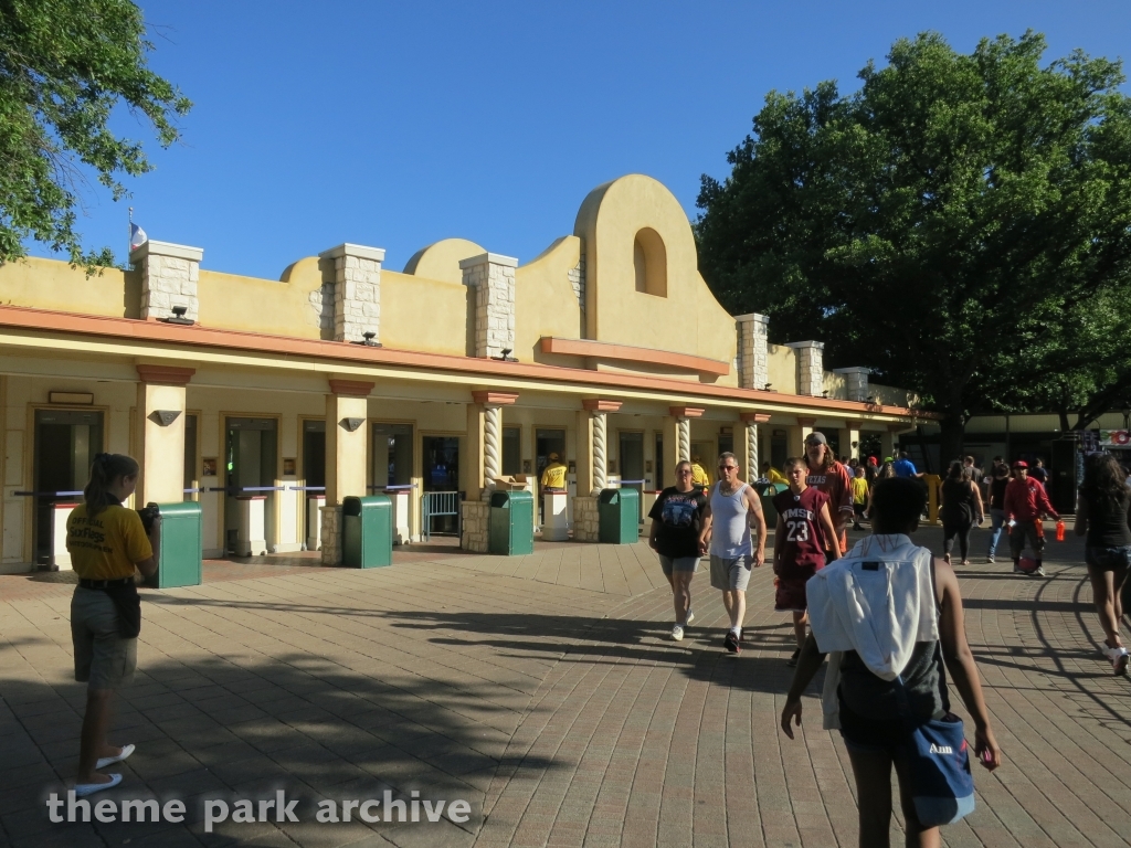 Star Mall at Six Flags Over Texas
