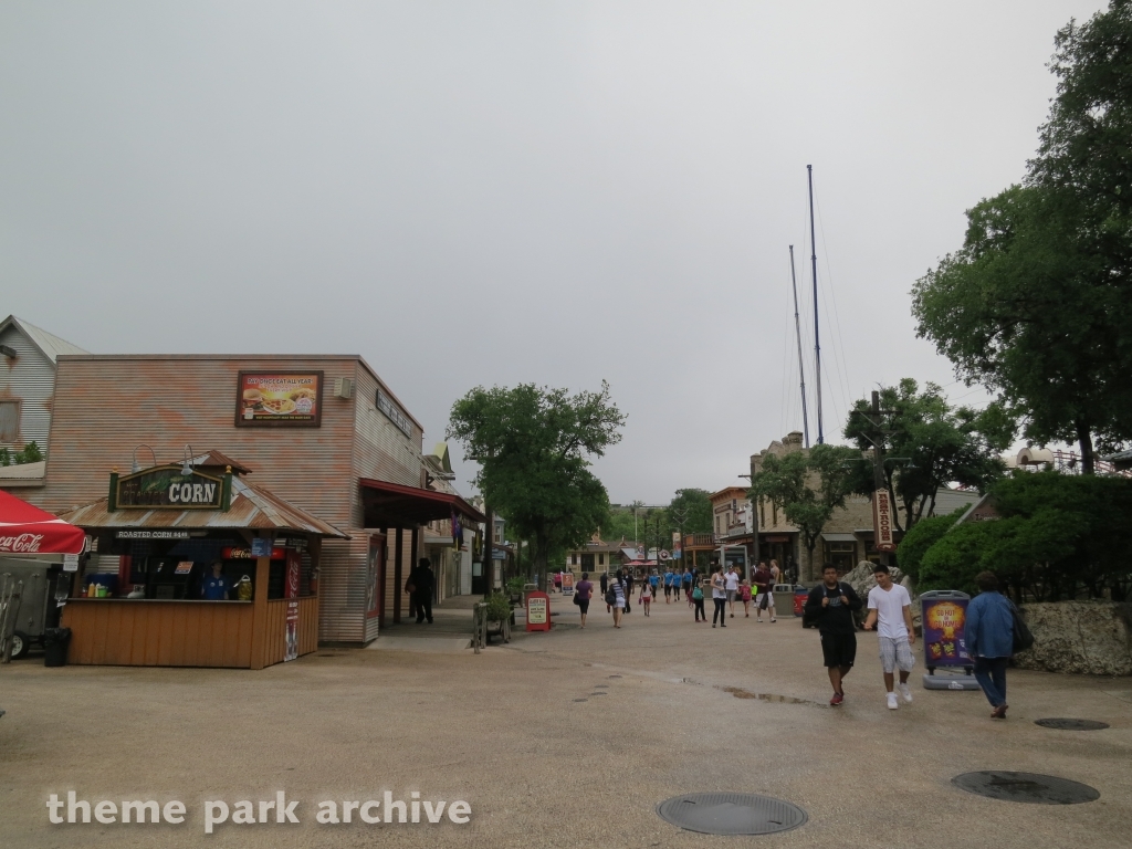 Crackaxle Canyon at Six Flags Fiesta Texas