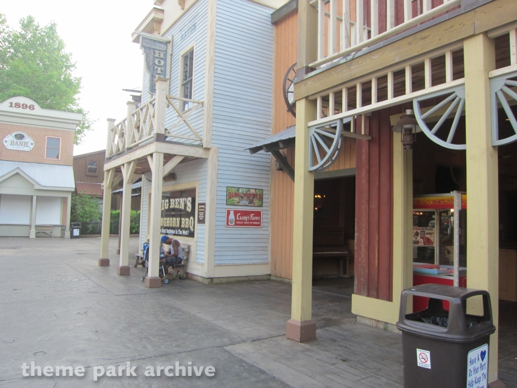 Crackaxle Canyon at Six Flags New England