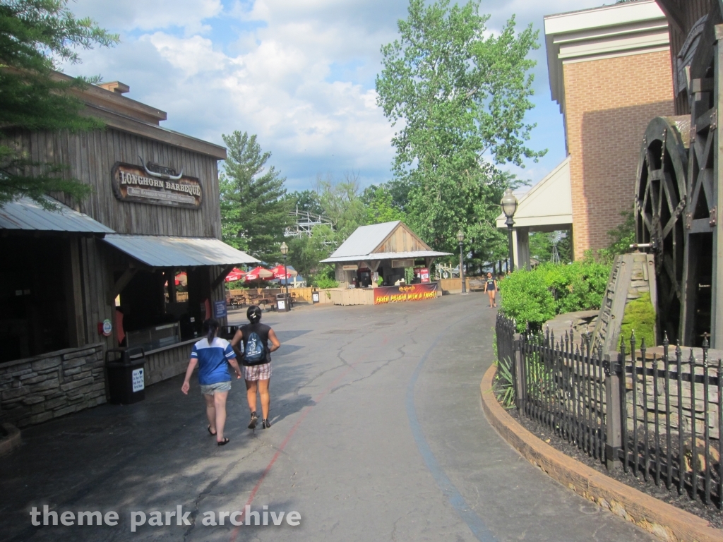 Crackaxle Canyon at Six Flags New England