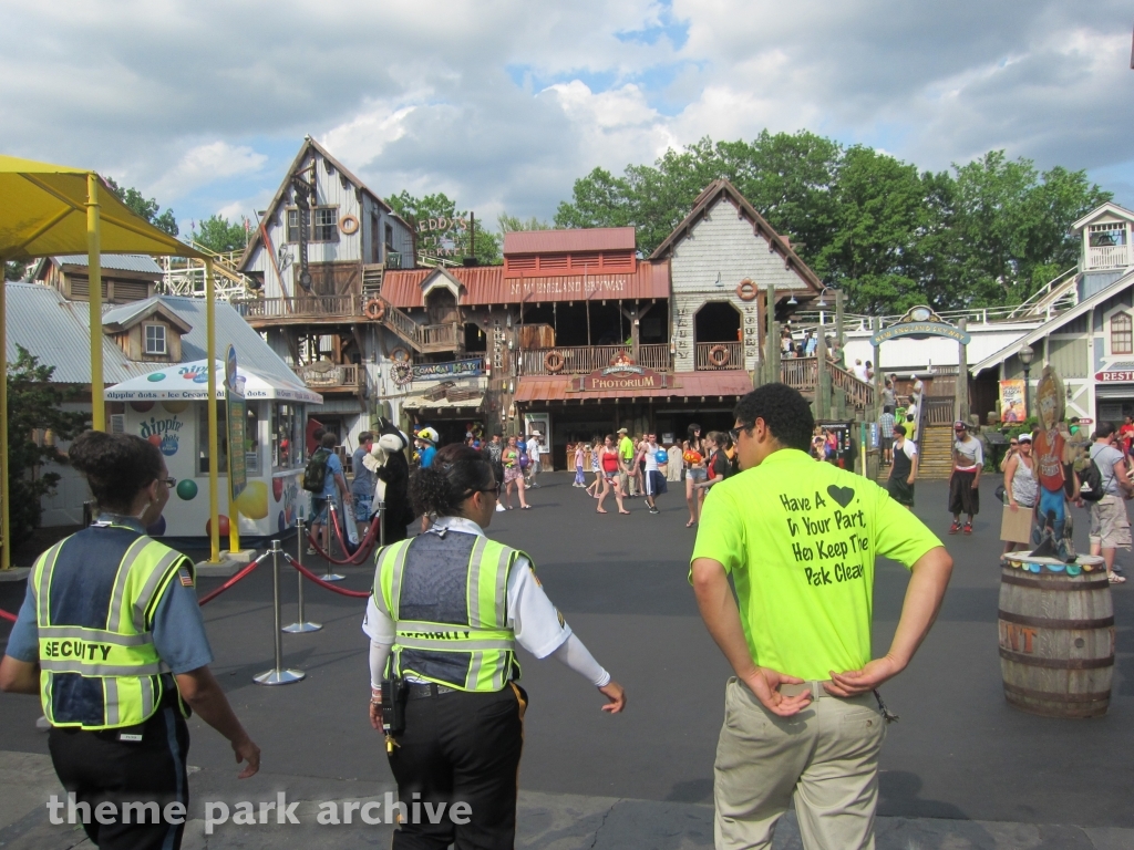 Crackaxle Canyon at Six Flags New England