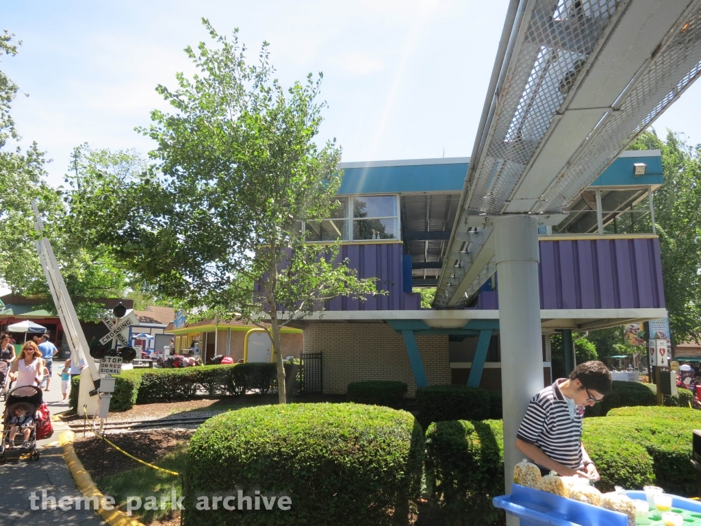 Monorail at Dutch Wonderland