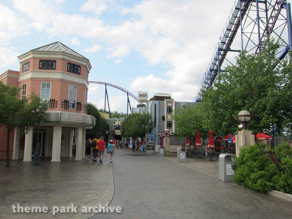 Gotham City Gauntlet Escape from Arkham Asylum at Six Flags New England