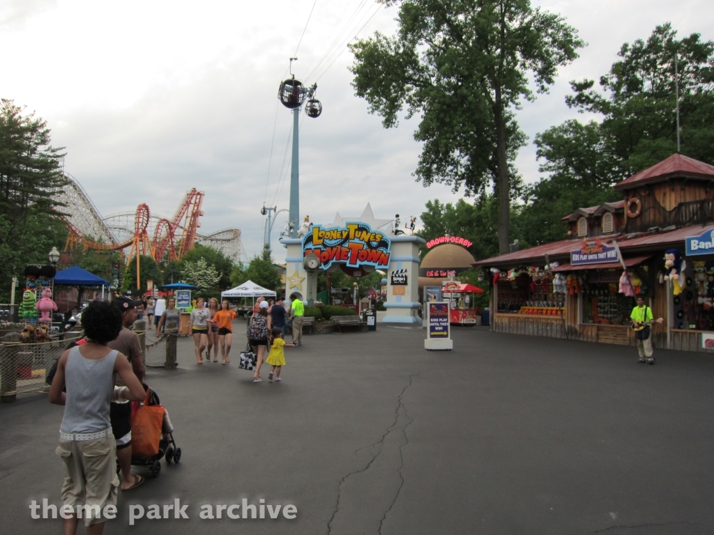 Looney Tunes Movie Town at Six Flags New England