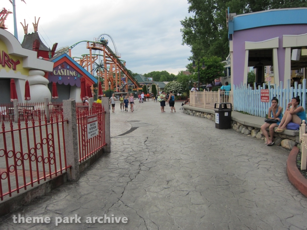 Looney Tunes Movie Town at Six Flags New England