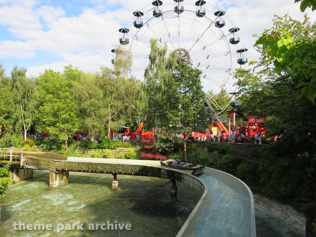 Peeking Heights at Chessington World of Adventures Resort