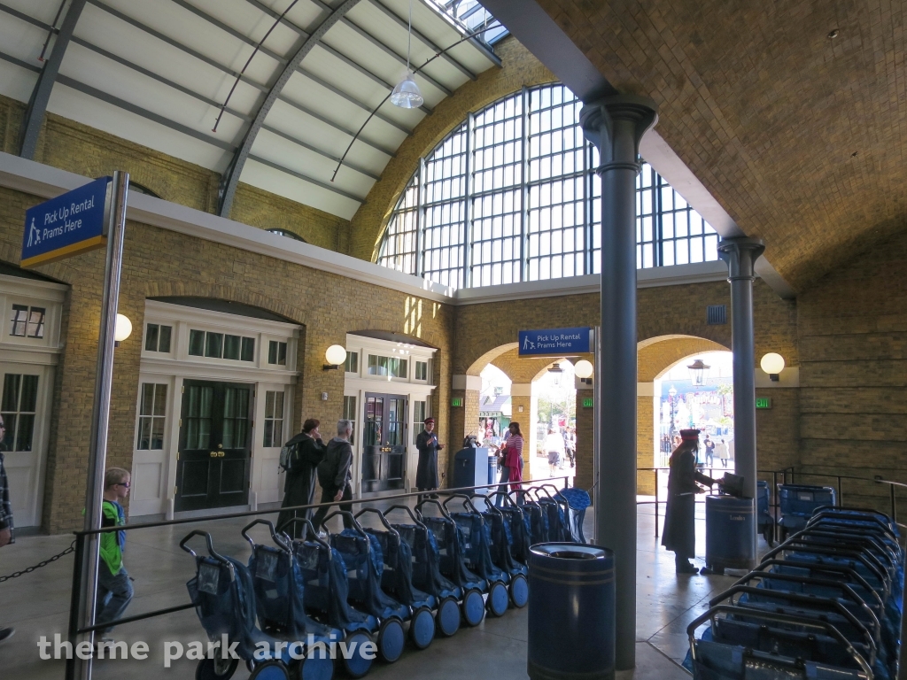Hogwarts Express Kings Cross Station at Universal City Walk Orlando
