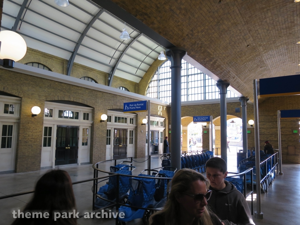 Hogwarts Express Kings Cross Station at Universal City Walk Orlando