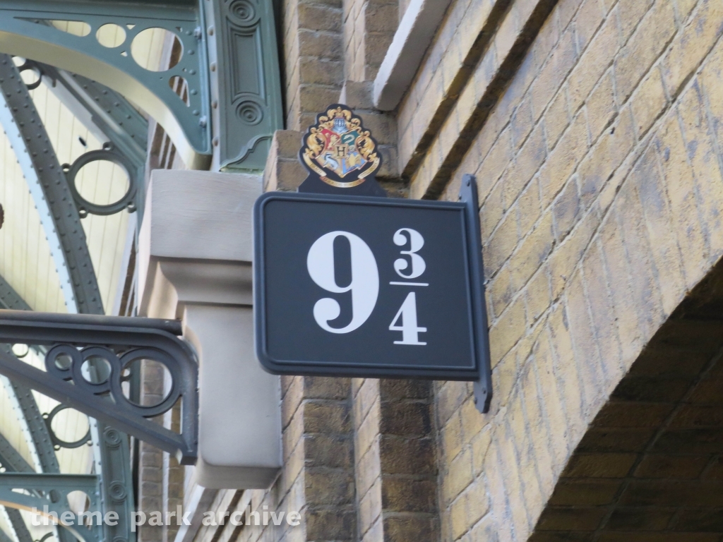 Hogwarts Express Kings Cross Station at Universal City Walk Orlando