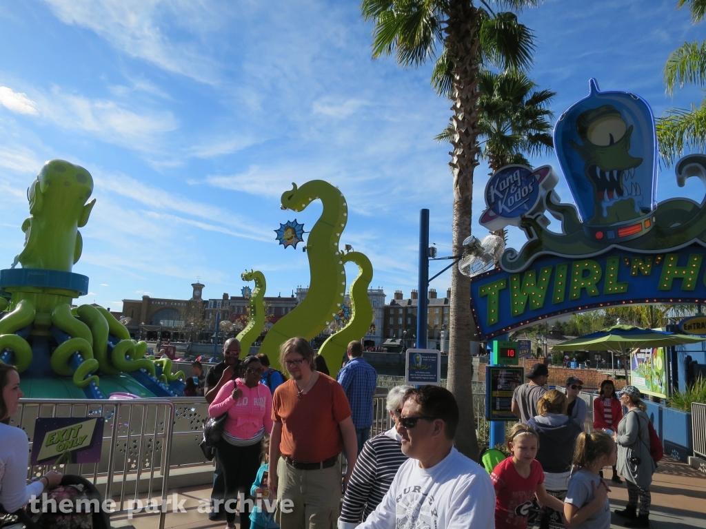 Kang and Kodos Twirl N Hurl at Universal City Walk Orlando
