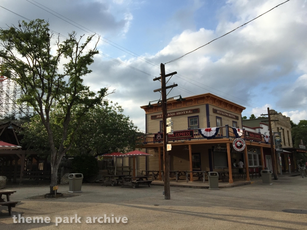 Crackaxle Canyon at Six Flags Fiesta Texas