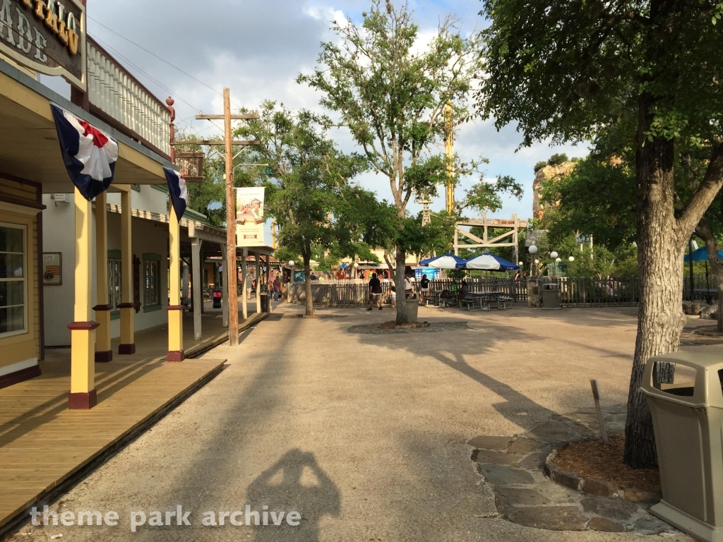 Crackaxle Canyon at Six Flags Fiesta Texas