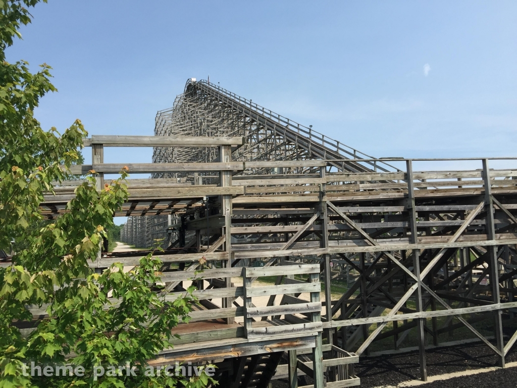 Shivering Timbers at Michigan's Adventure