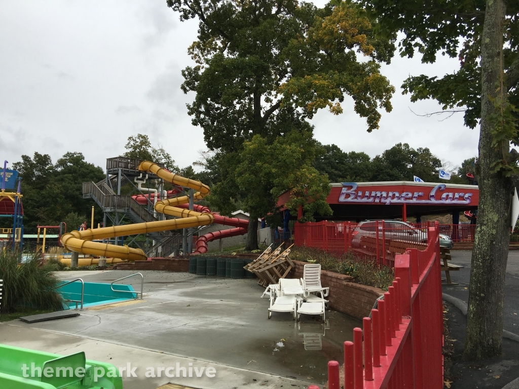 Splash Away Bay at Quassy Amusement Park