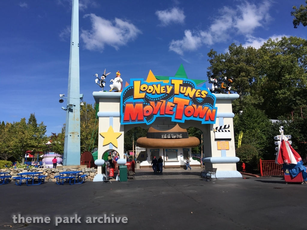 Looney Tunes Movie Town at Six Flags New England