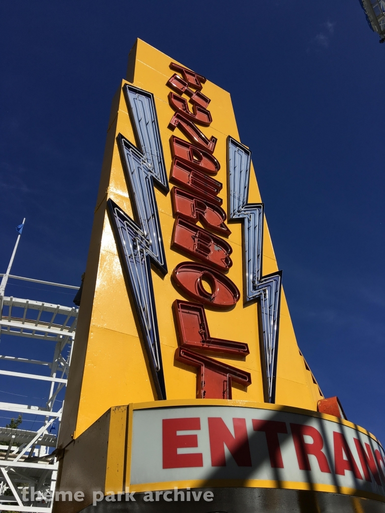 Thunderbolt at Six Flags New England