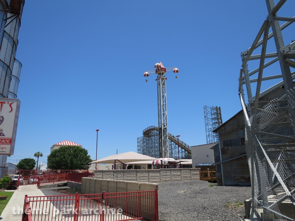 Parachute Drop at ZDT's Amusement Park