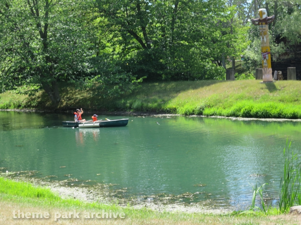 Canoes at Niagara Amusement Park and Splash World