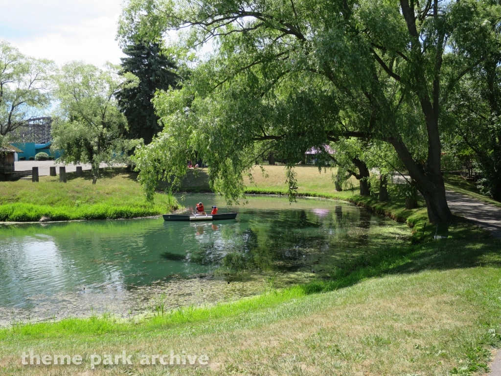 Canoes at Niagara Amusement Park and Splash World