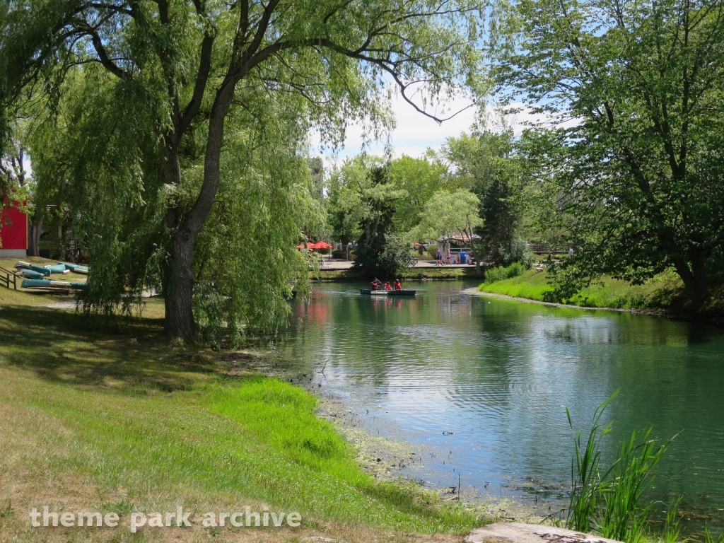 Canoes at Niagara Amusement Park and Splash World