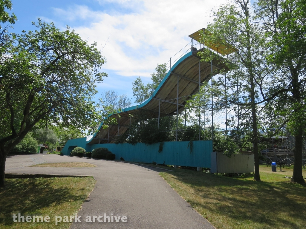 Slide at Niagara Amusement Park and Splash World