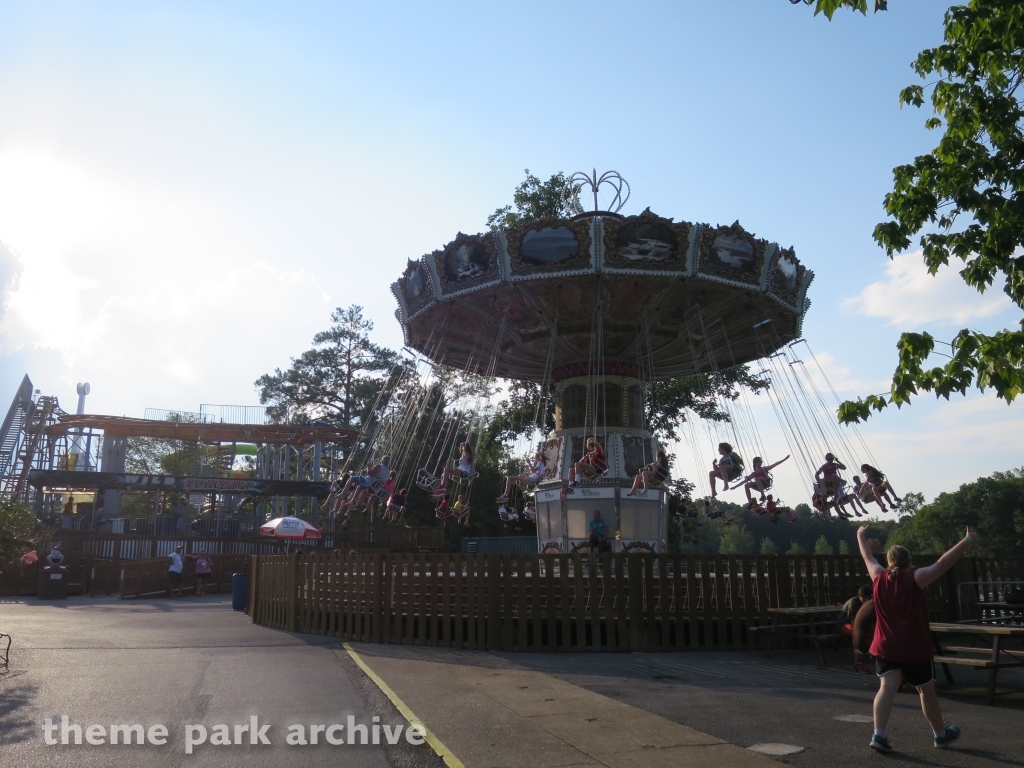 Wave Swinger at Lake Winnepesaukah