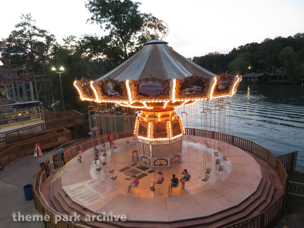 Wave Swinger at Lake Winnepesaukah
