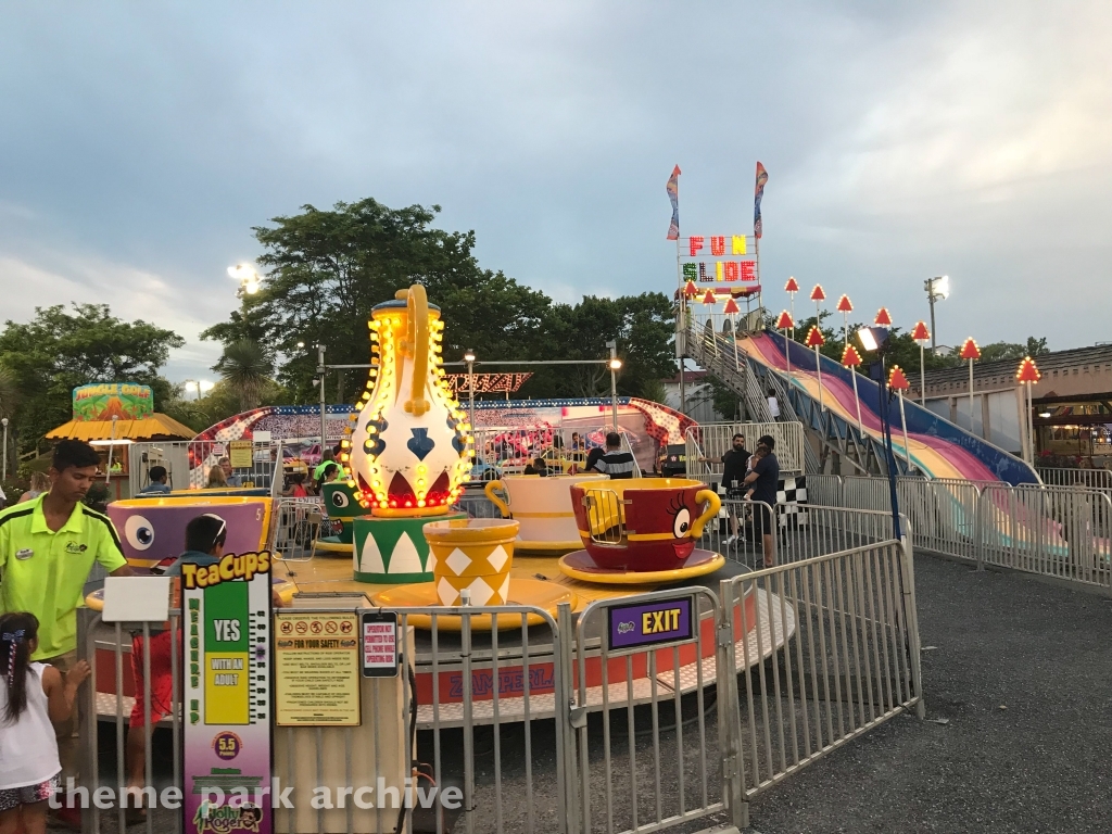 Tea Cups at Jolly Roger 30th Street Amusement Park
