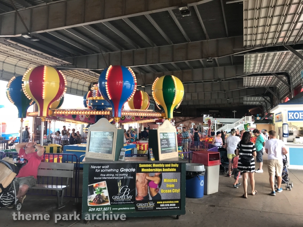 Balloon Race at Gillian's Wonderland Pier