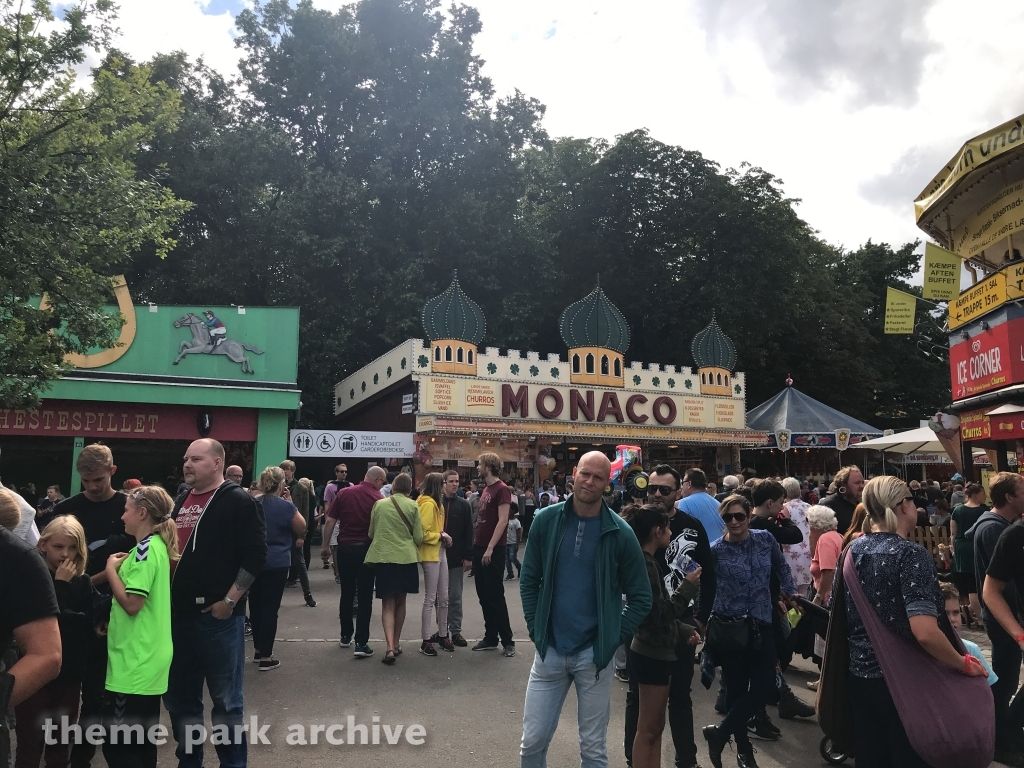 Bornepariserhjulet at Bakken