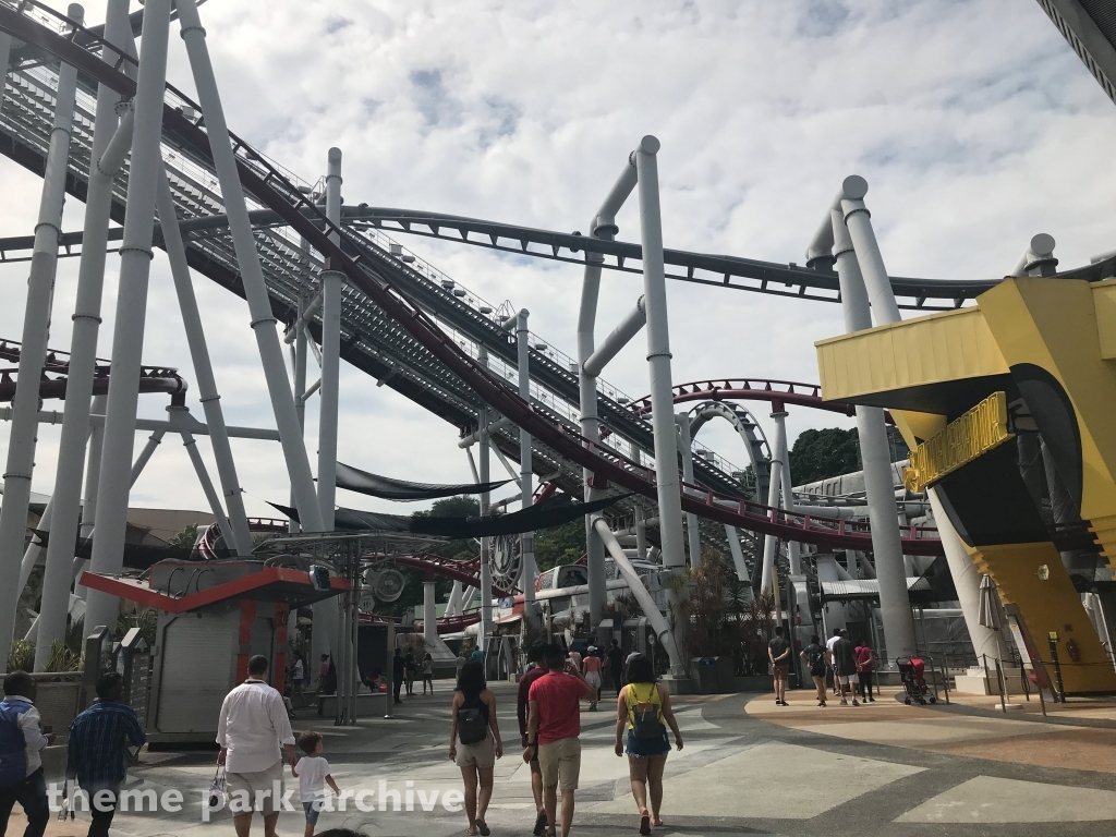 Battlestar Galactica HUMAN vs CYCLON at Universal Studios Singapore