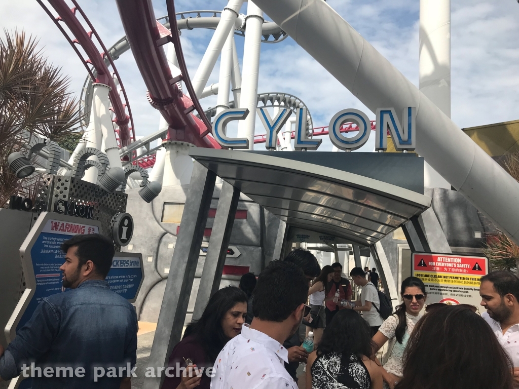 Battlestar Galactica HUMAN vs CYCLON at Universal Studios Singapore