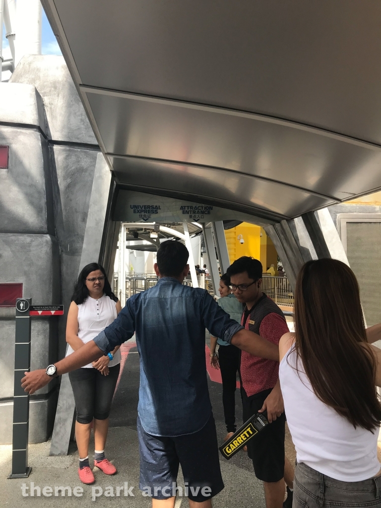 Battlestar Galactica HUMAN vs CYCLON at Universal Studios Singapore