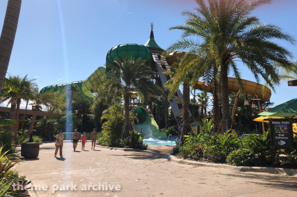 Maku Puihi Round Raft Rides at Volcano Bay